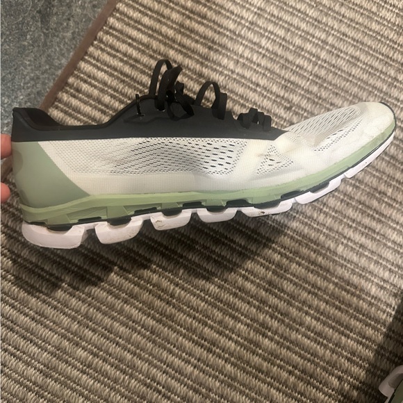 Mens On Cloud size 11 green, white and black - Picture 2 of 4